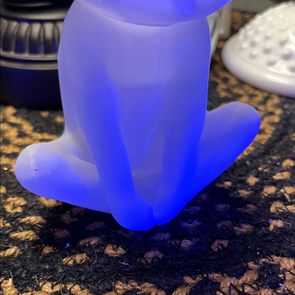 White 3-D printed planter/ airplant holder, small. - Picture 4 of 8
